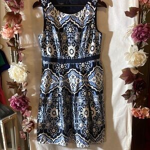 Chic Navy and White Patterned Dress